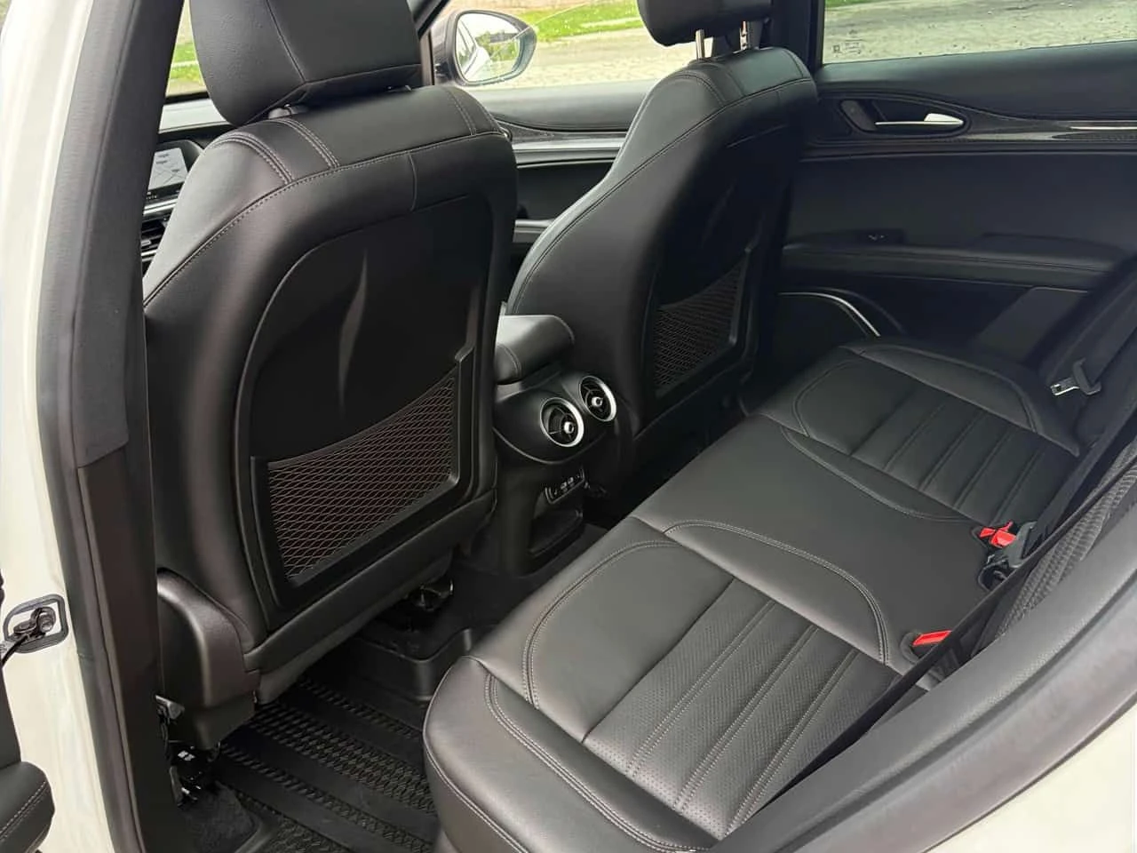 Alfa Romeo Stelvio * Ti * CARFAX * ЛИЦЕНЗИРАН ДИЛЪР, снимка 13 - Автомобили и джипове - 55541446