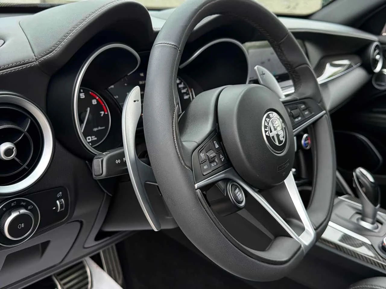 Alfa Romeo Stelvio * Ti * CARFAX * ЛИЦЕНЗИРАН ДИЛЪР, снимка 17 - Автомобили и джипове - 55541446