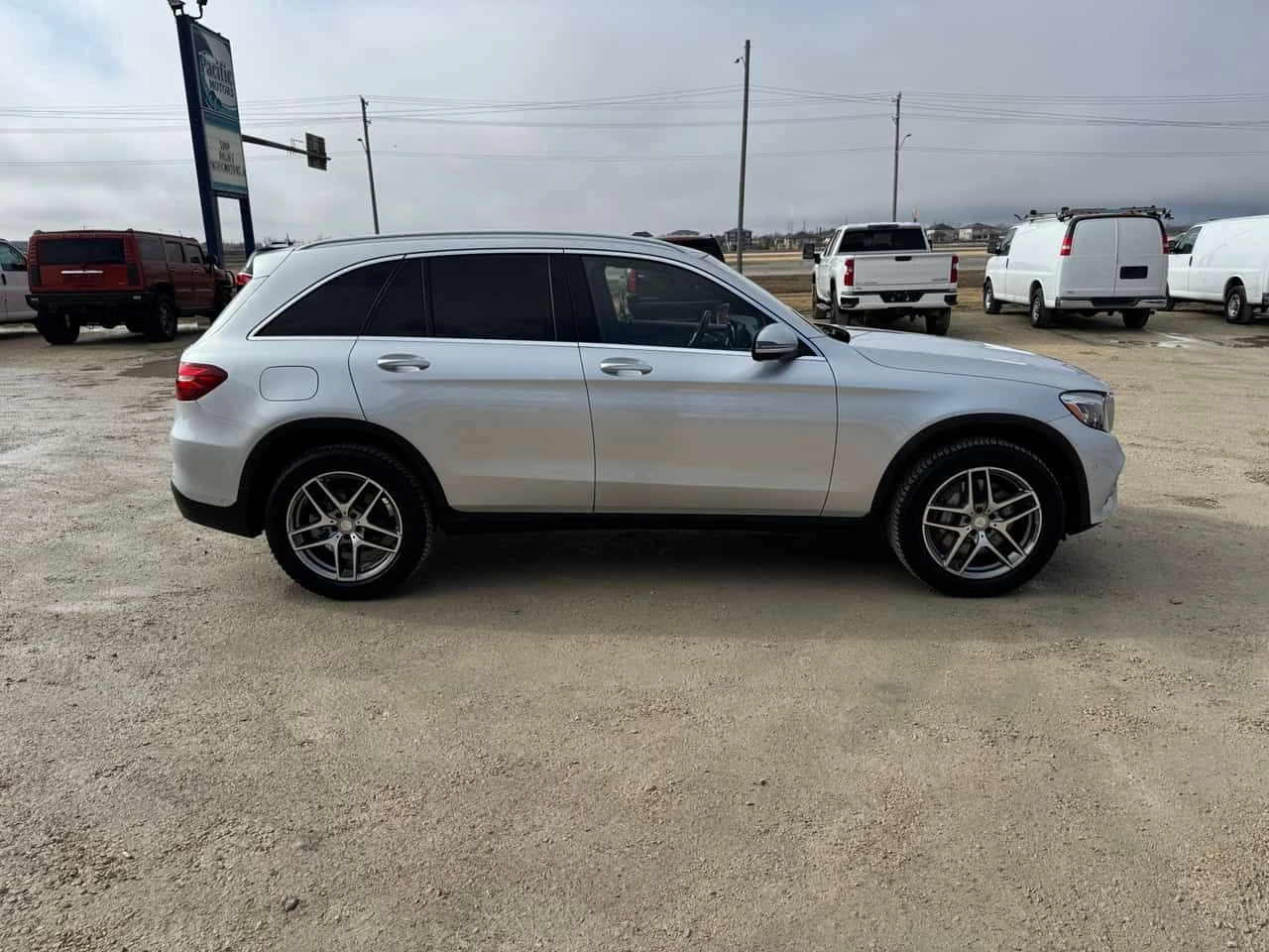 Mercedes-Benz GLC 300 4MATIC | CARFAX | АВТОКРЕДИТ БЕЗ ПЪРВОНАЧАЛНА, снимка 4 - Автомобили и джипове - 55546852