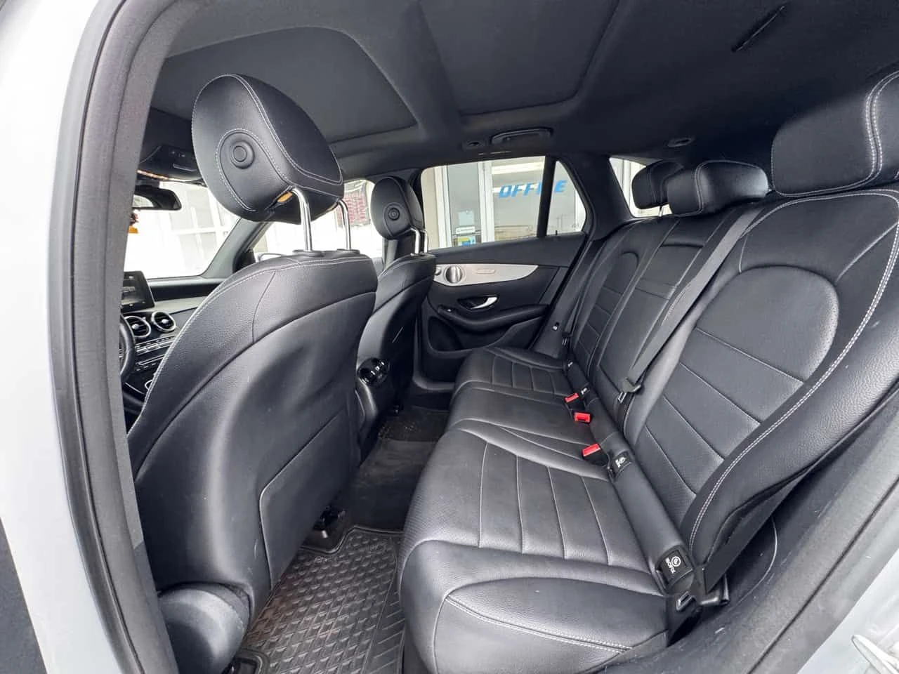 Mercedes-Benz GLC 300 4MATIC | CARFAX | АВТОКРЕДИТ БЕЗ ПЪРВОНАЧАЛНА, снимка 10 - Автомобили и джипове - 55546852