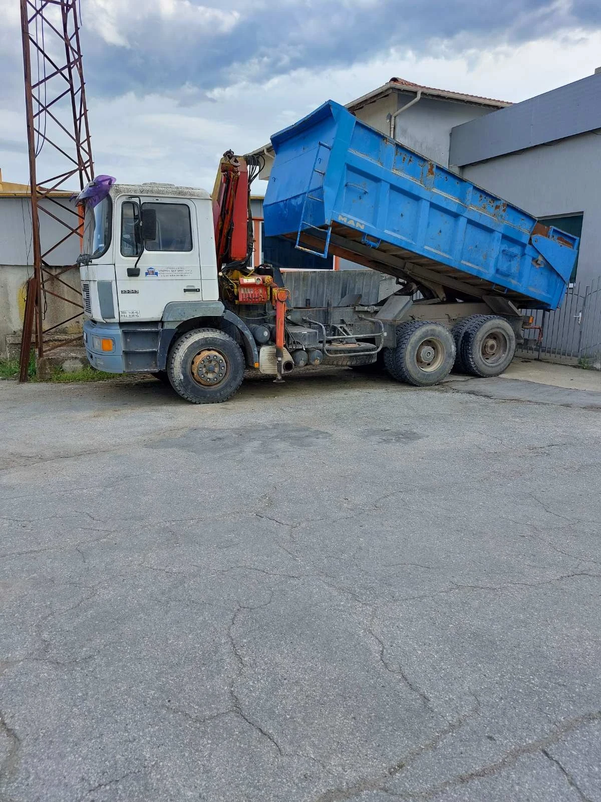 Man 33.362 Самосвал с Кран - изображение 2