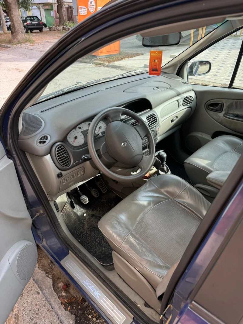 Renault Scenic 2.0 150, снимка 10 - Автомобили и джипове - 48114072