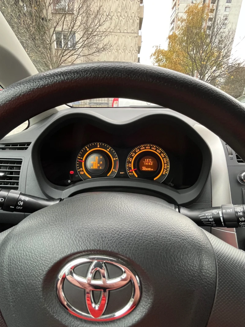 Toyota Auris 1.4 D4D, снимка 11 - Автомобили и джипове - 52444068