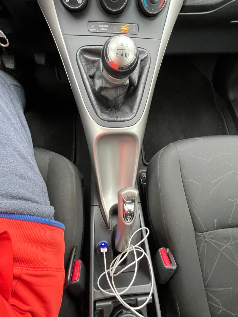 Toyota Auris 1.4 D4D, снимка 13 - Автомобили и джипове - 52444068