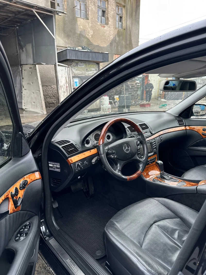 Mercedes-Benz E 320, снимка 8 - Автомобили и джипове - 53188360