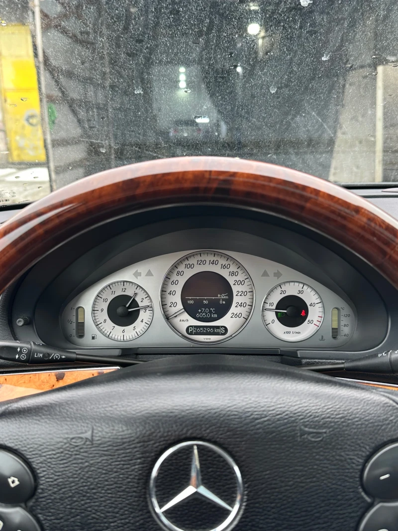 Mercedes-Benz E 320, снимка 12 - Автомобили и джипове - 53188360