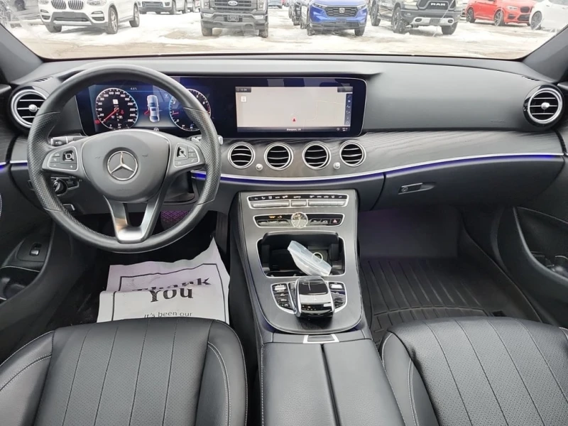 Mercedes-Benz E 300 * CARFAX /DISTRONIC/PANO/, снимка 11 - Автомобили и джипове - 53297323