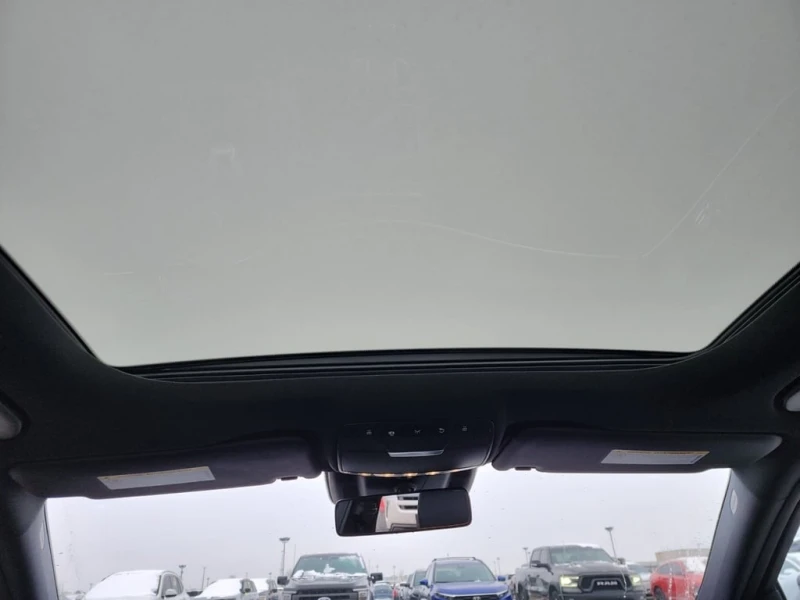 Mercedes-Benz E 300 * CARFAX /DISTRONIC/PANO/, снимка 12 - Автомобили и джипове - 53297323