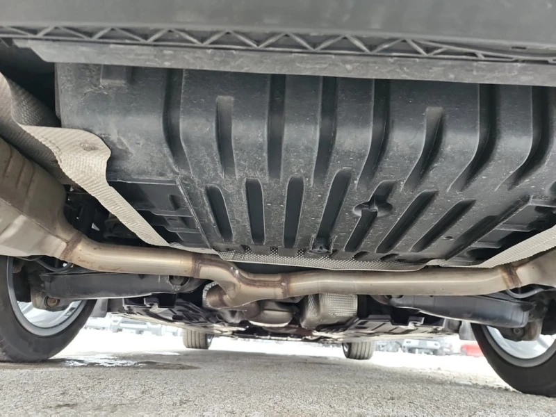 Mercedes-Benz E 300 * CARFAX /DISTRONIC/PANO/, снимка 15 - Автомобили и джипове - 53297323