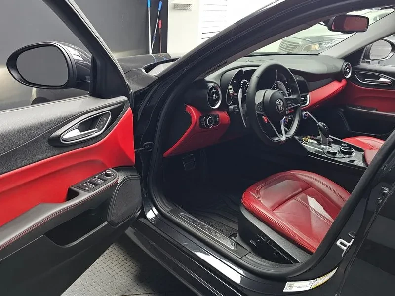 Alfa Romeo Giulia 2.0, снимка 10 - Автомобили и джипове - 55704426