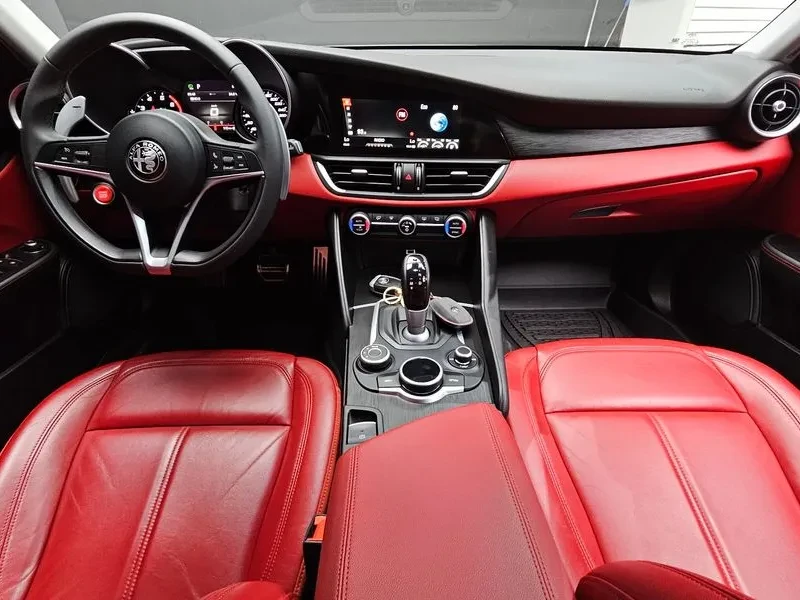 Alfa Romeo Giulia 2.0, снимка 7 - Автомобили и джипове - 55704426