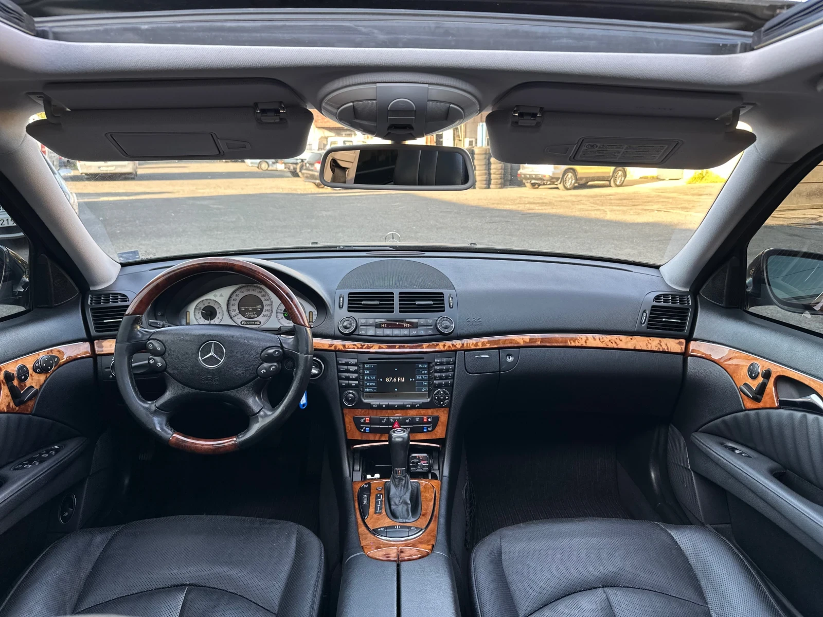 Mercedes-Benz E 320, снимка 10 - Автомобили и джипове - 53829814