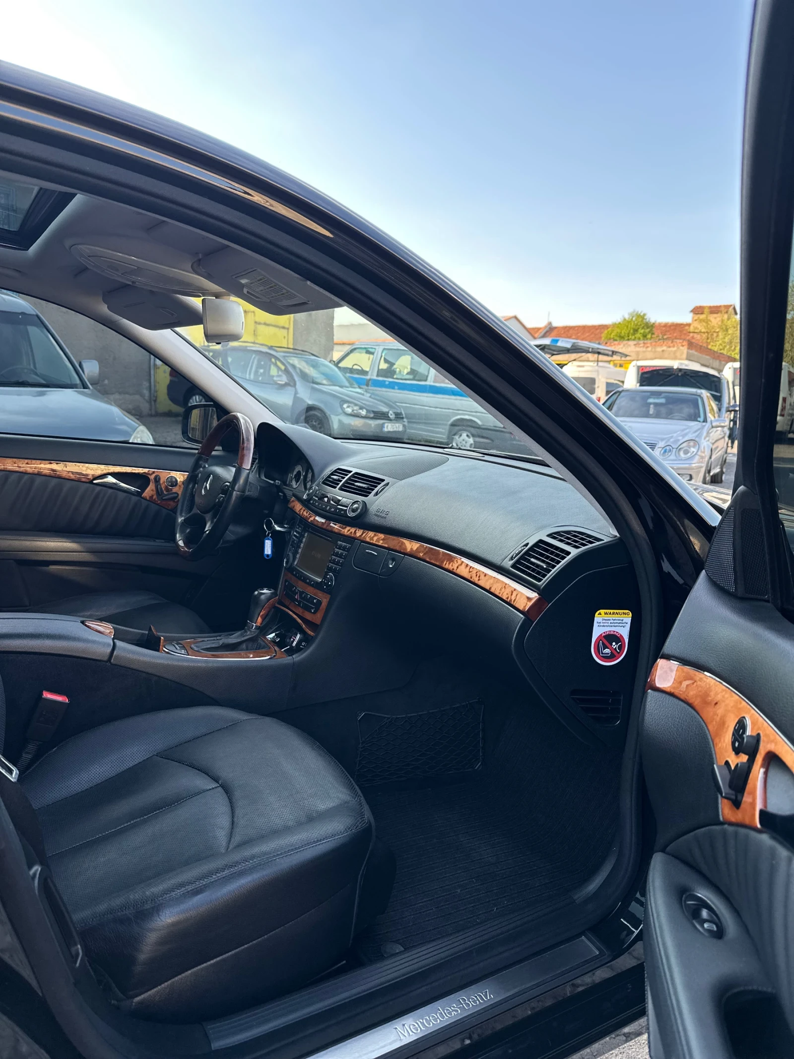 Mercedes-Benz E 320, снимка 8 - Автомобили и джипове - 53829814