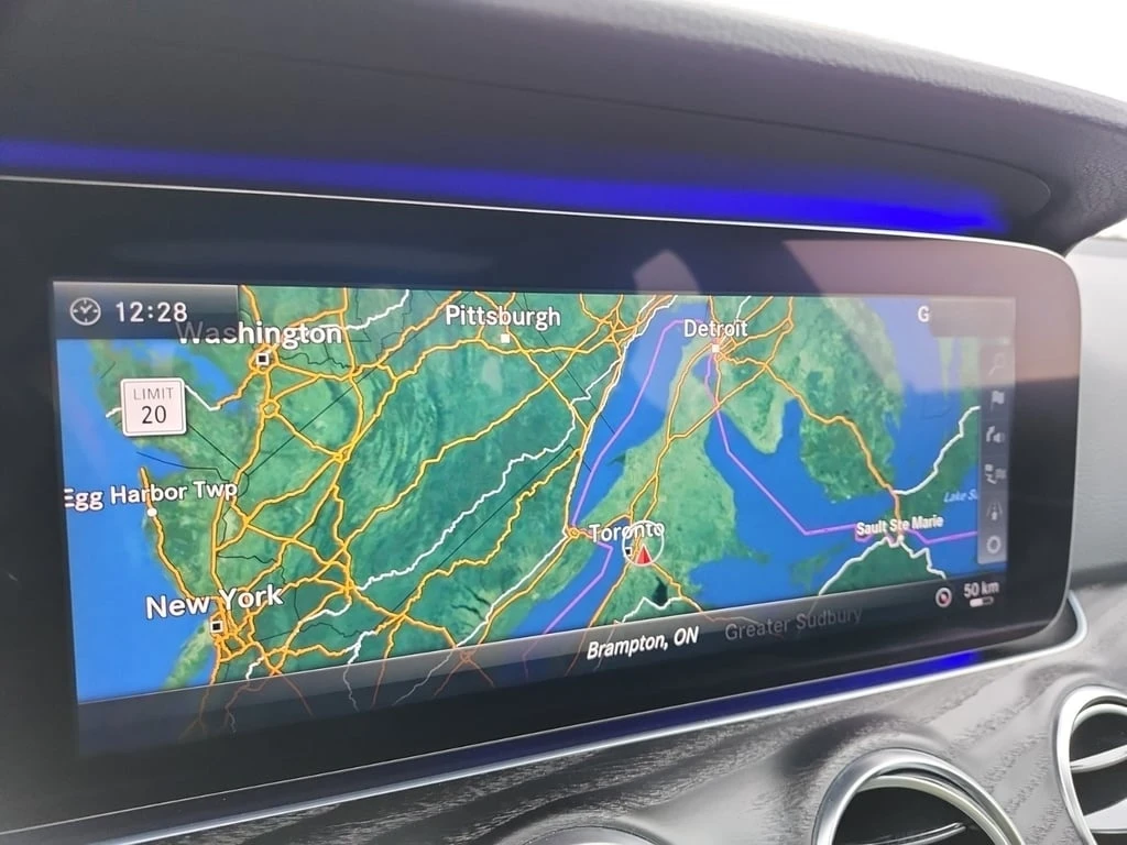 Mercedes-Benz E 300 * CARFAX /DISTRONIC/PANO/ - изображение 10