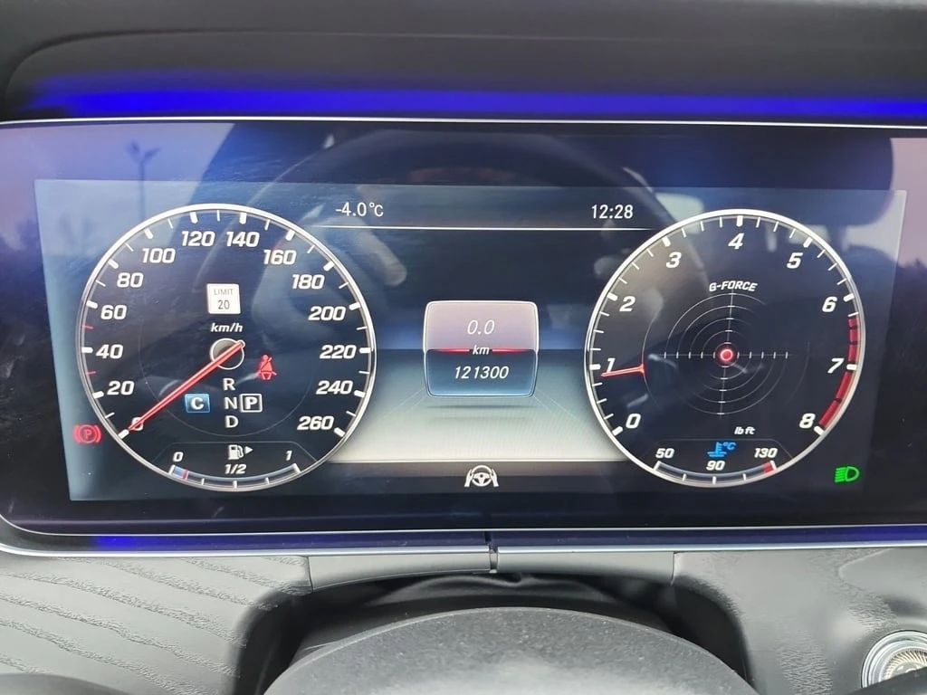 Mercedes-Benz E 300 * CARFAX /DISTRONIC/PANO/ - изображение 9