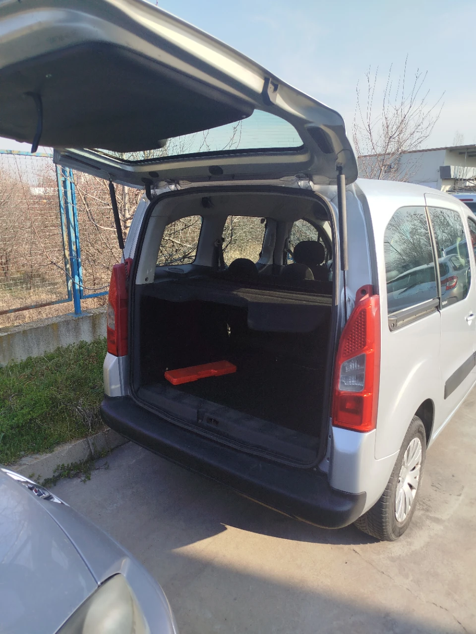 Citroen Berlingo 1.6 HDI, снимка 2 - Автомобили и джипове - 53731216