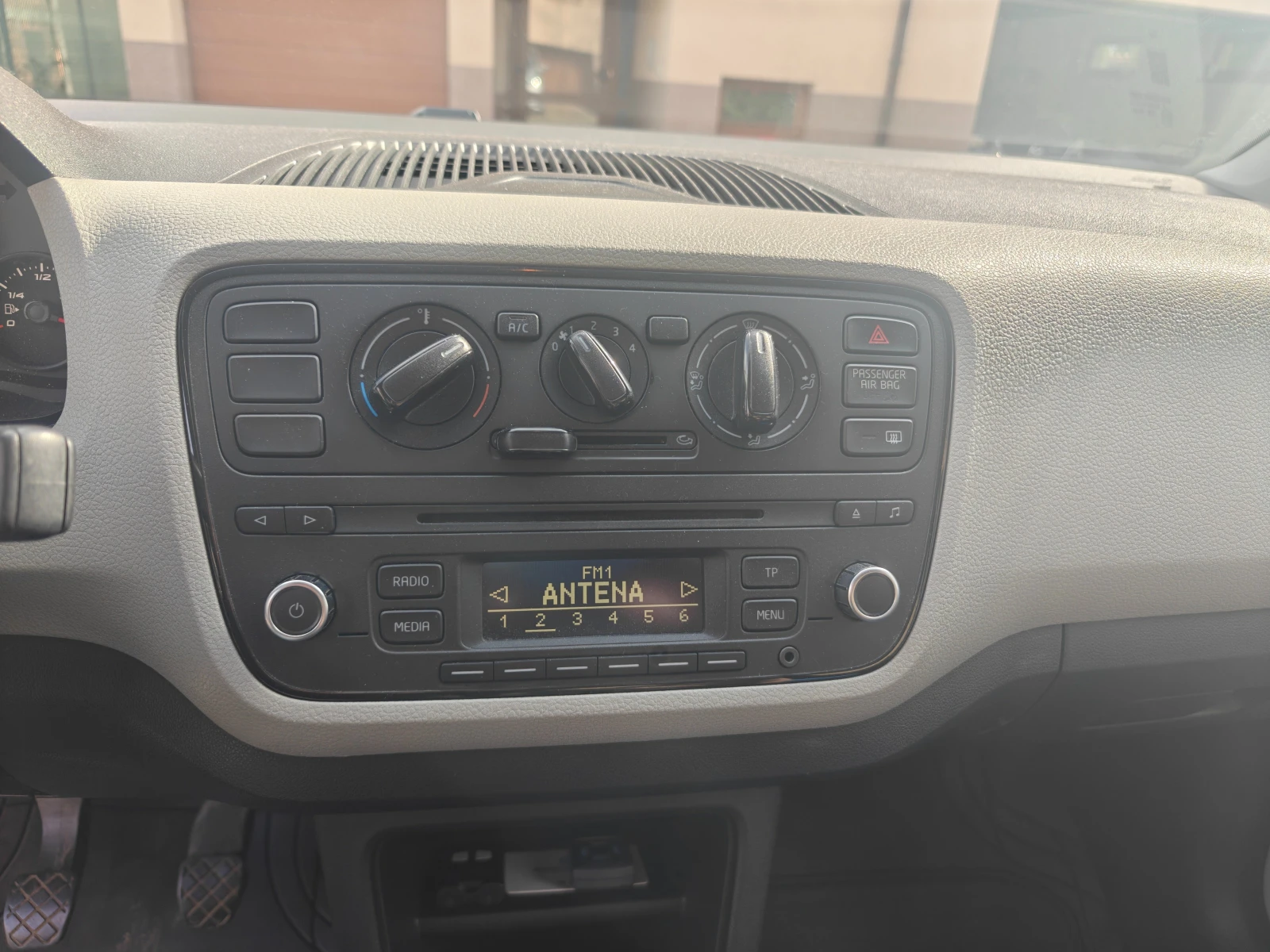 Seat Mii, снимка 10 - Автомобили и джипове - 53783962