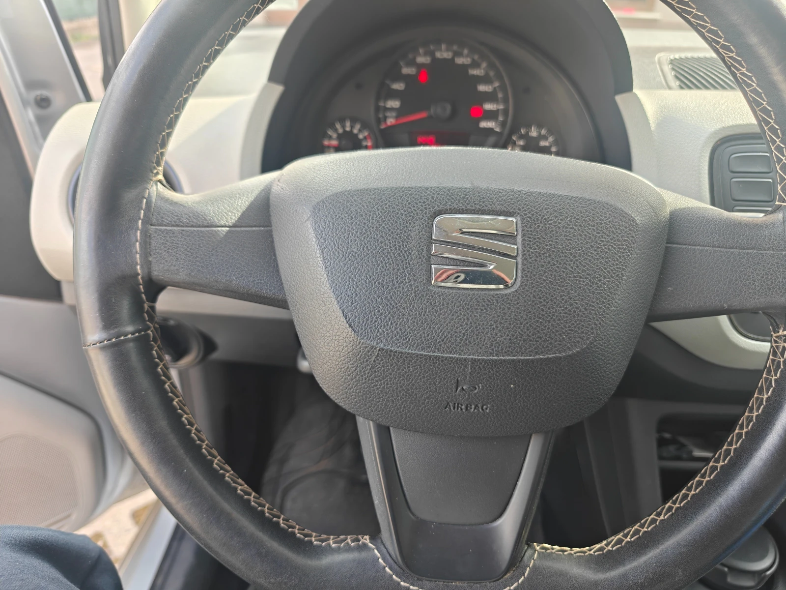 Seat Mii, снимка 11 - Автомобили и джипове - 53783962