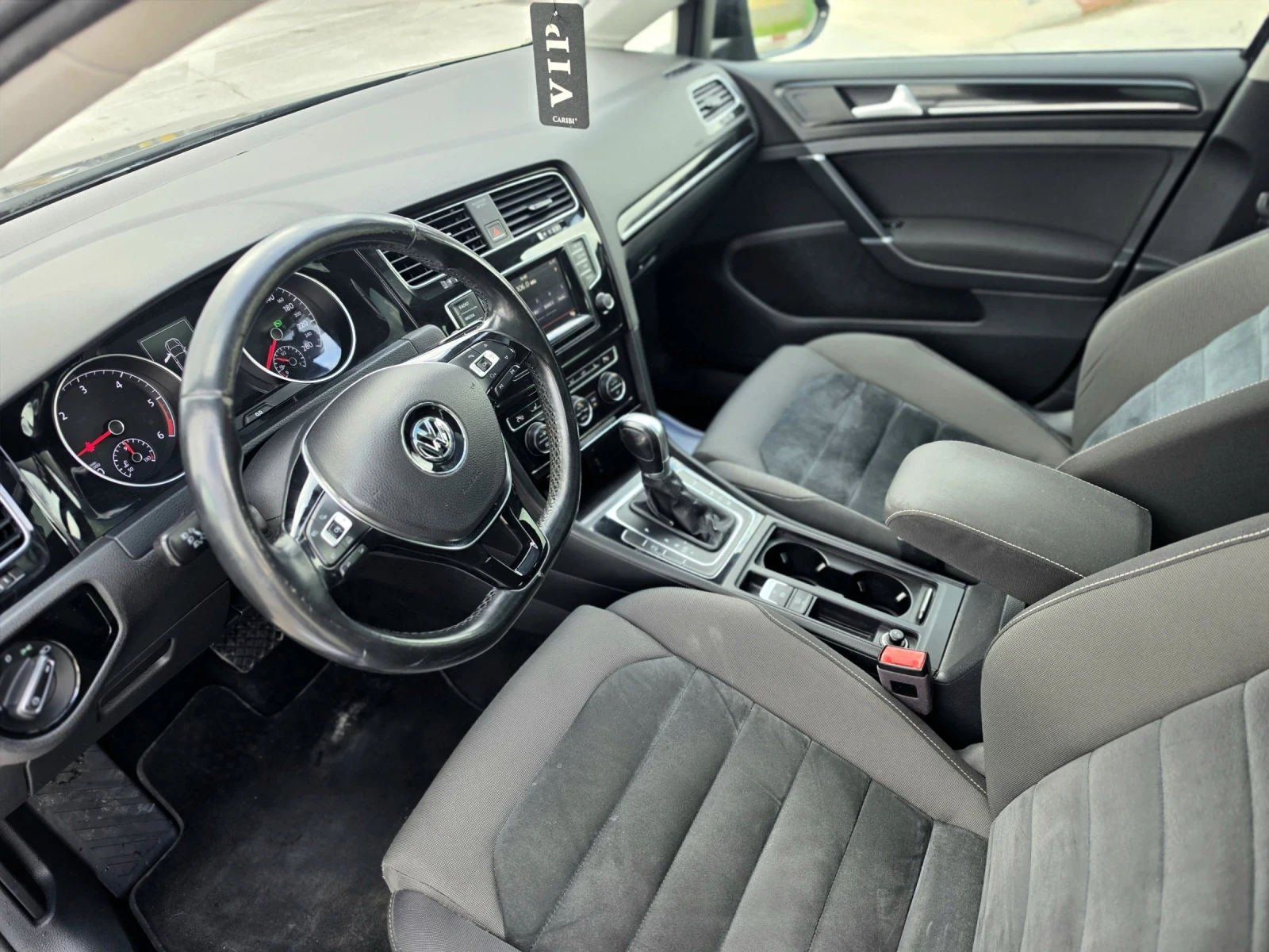 VW Golf R-Line/ Panorama/Bi-Xenon /Лизинг, снимка 9 - Автомобили и джипове - 54095393