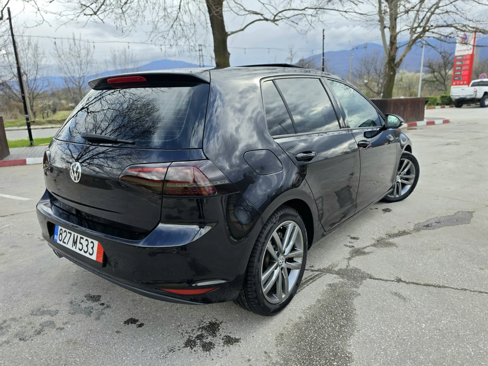 VW Golf R-Line/ Panorama/Bi-Xenon /Лизинг, снимка 5 - Автомобили и джипове - 54095393