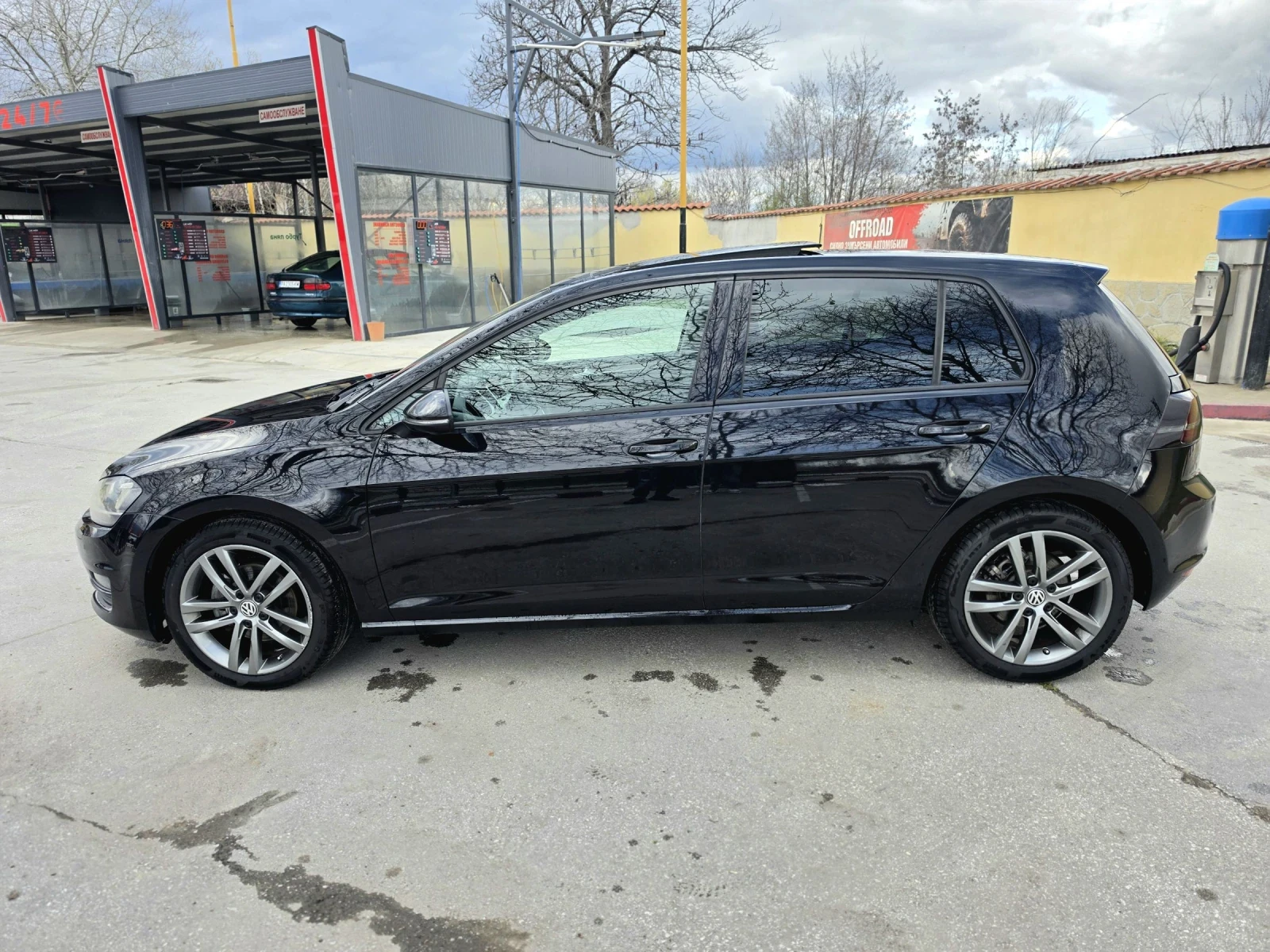VW Golf R-Line/ Panorama/Bi-Xenon /Лизинг, снимка 7 - Автомобили и джипове - 54095393