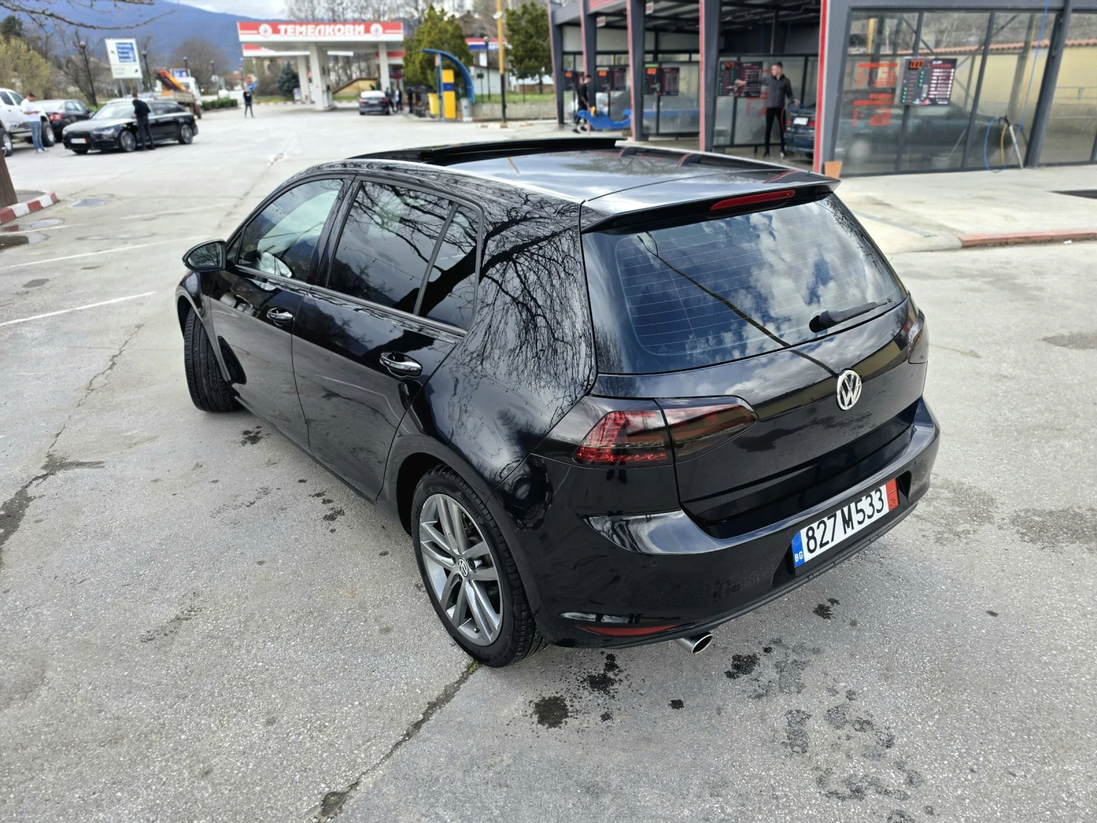 VW Golf R-Line/ Panorama/Bi-Xenon /Лизинг, снимка 4 - Автомобили и джипове - 54095393