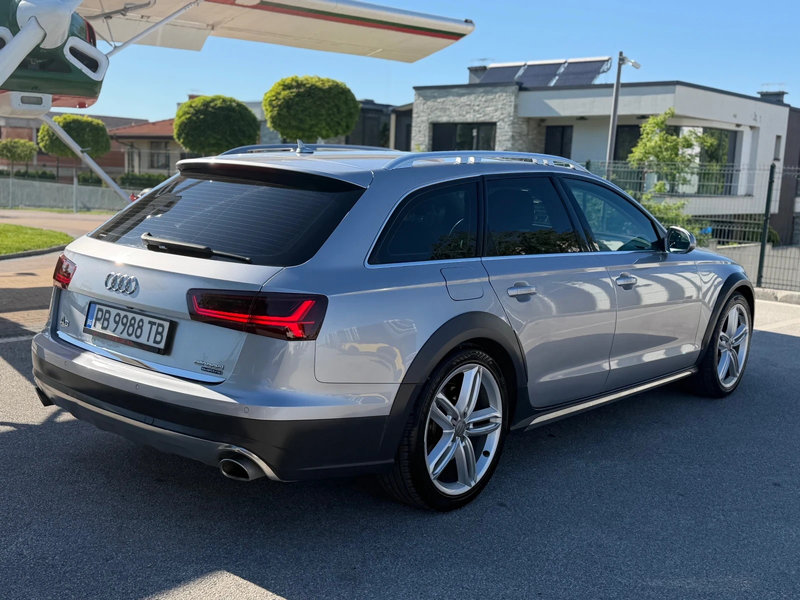 Audi A6 Allroad 3.0 bitdi-320кс.8zf/ACC/MATRIX/РЕАЛНИ КМ.ОБСЛУЖЕНА, снимка 6 - Автомобили и джипове - 54558713