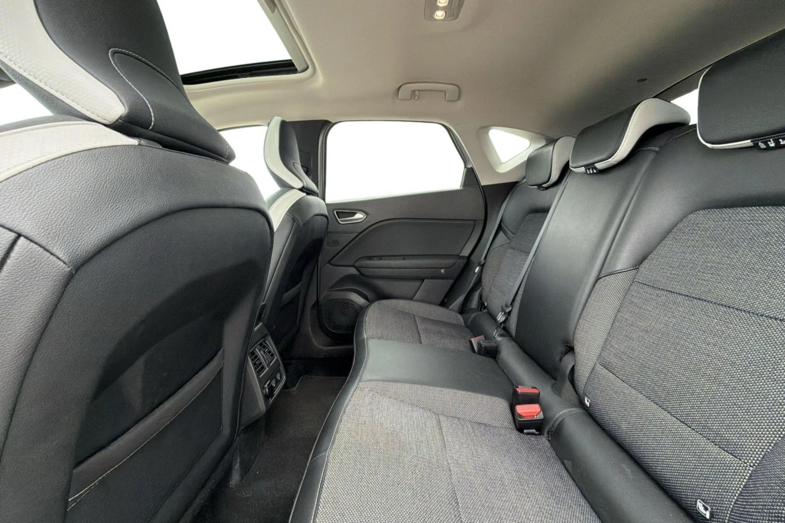 Renault Captur 1.3 TCe | EDC Automatic | Two tone colour , снимка 16 - Автомобили и джипове - 55251041