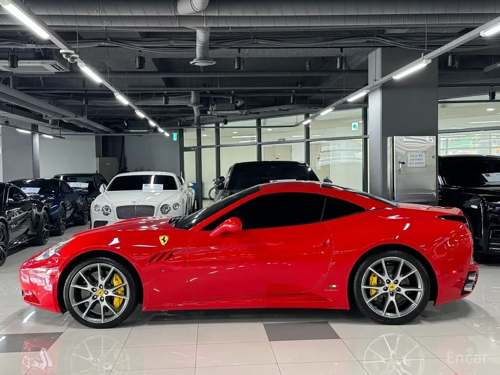 Ferrari California 4.3 V8, снимка 2 - Автомобили и джипове - 55314383