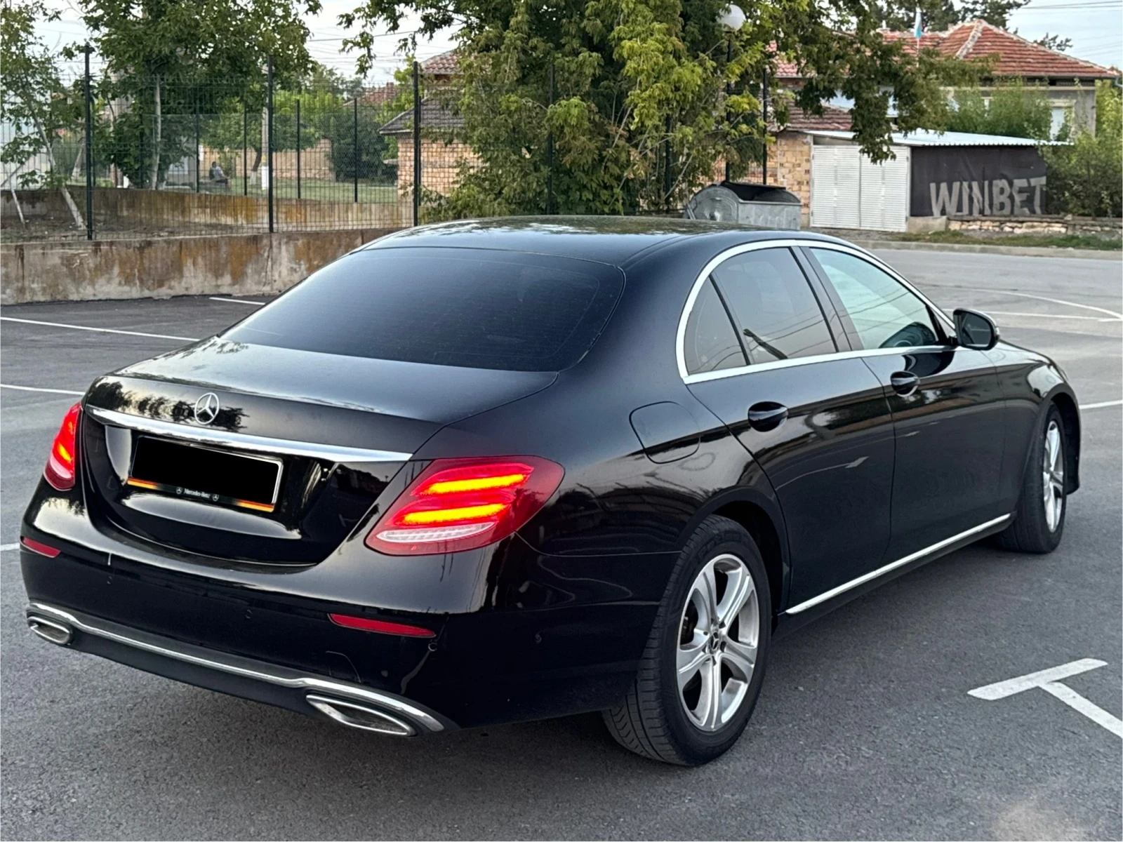 Mercedes-Benz E 220 d 9GTRON TOP, снимка 3 - Автомобили и джипове - 55943564