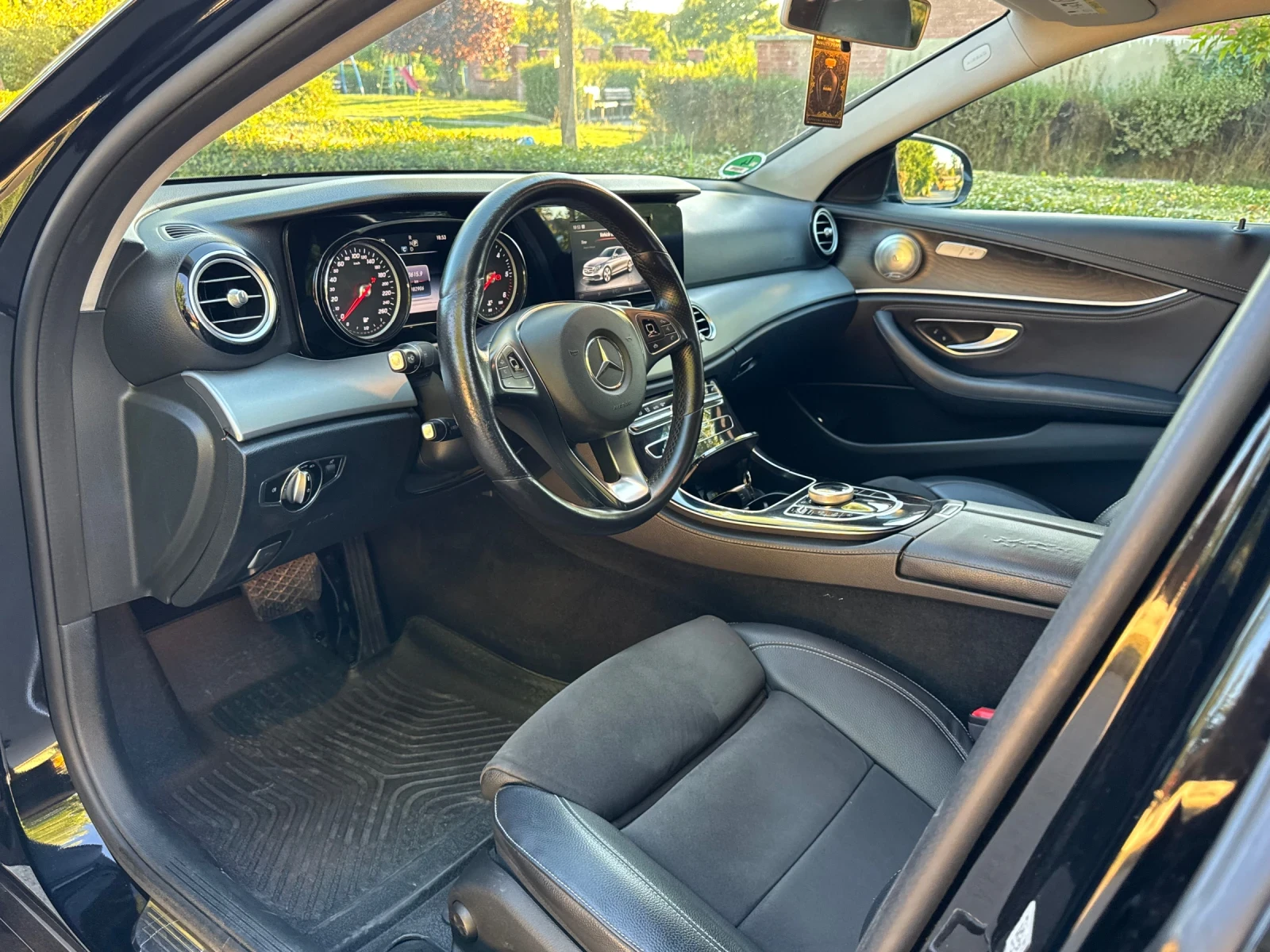 Mercedes-Benz E 220 d 9GTRON TOP, снимка 7 - Автомобили и джипове - 55943564