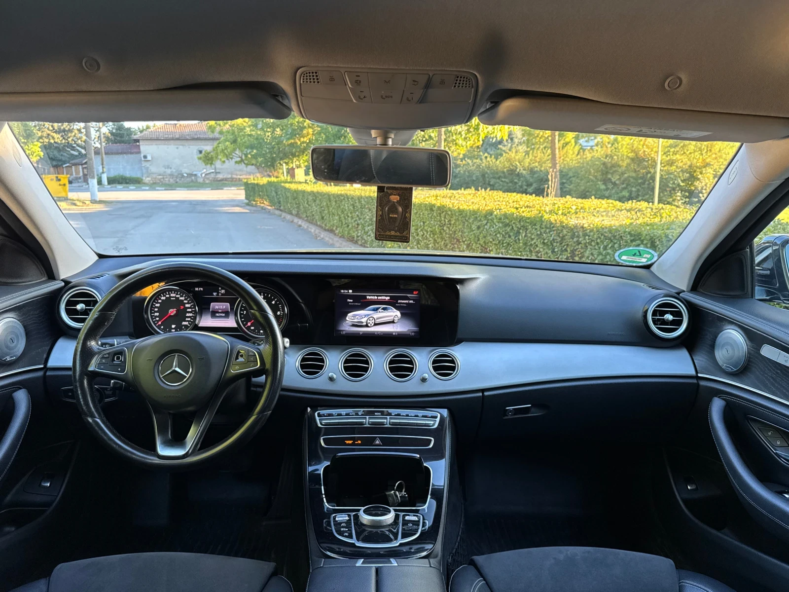 Mercedes-Benz E 220 d 9GTRON TOP, снимка 8 - Автомобили и джипове - 55943564