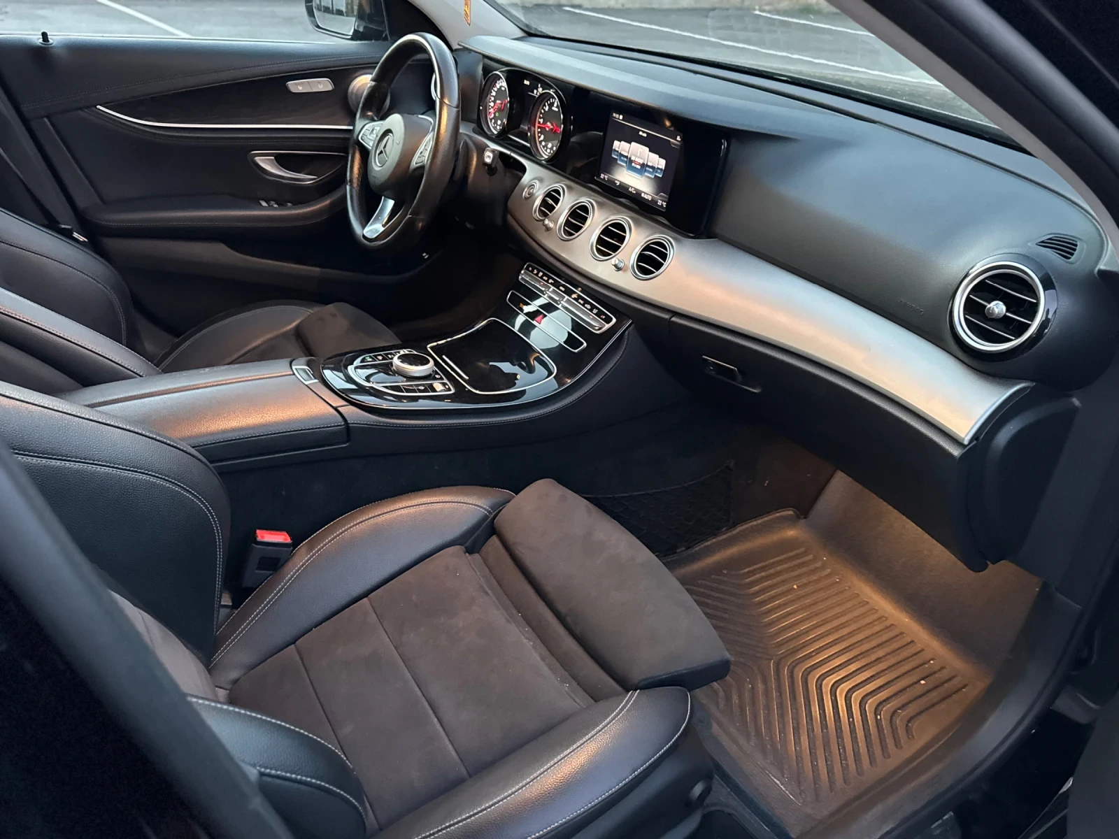 Mercedes-Benz E 220 d 9GTRON TOP, снимка 7 - Автомобили и джипове - 55943564