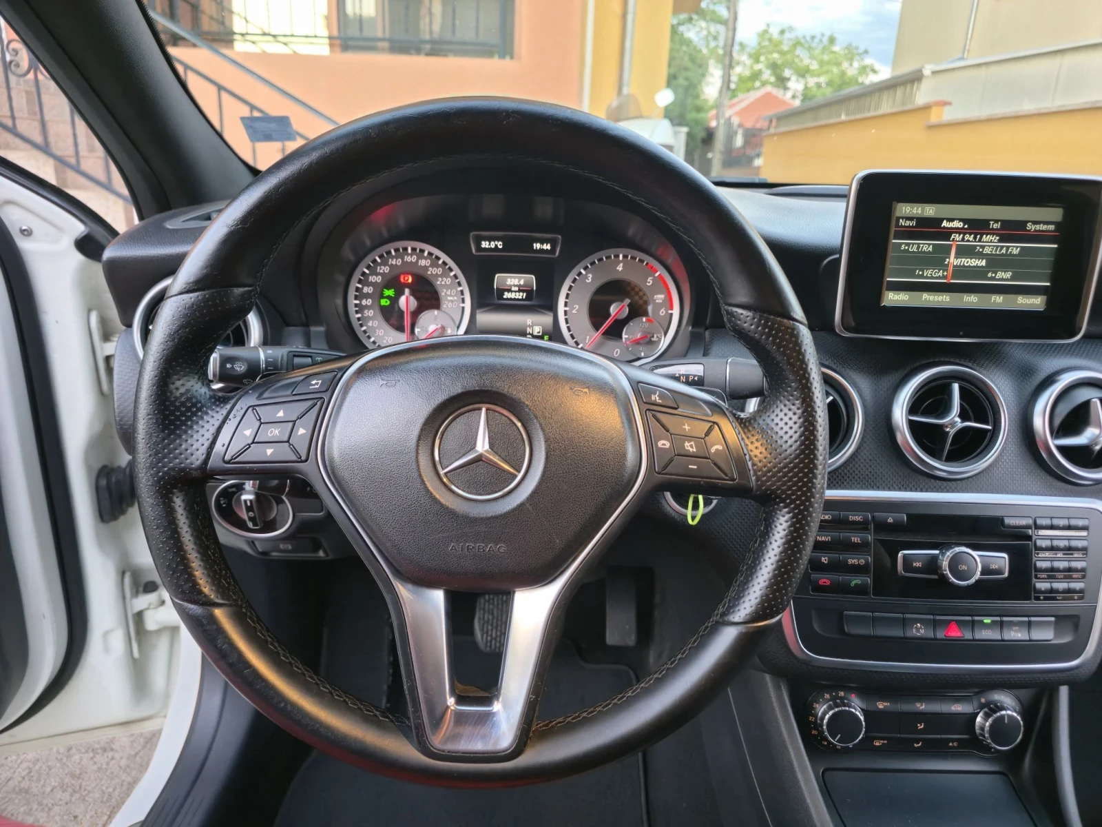 Mercedes-Benz A 180 7g tronic , снимка 8 - Автомобили и джипове - 56227943