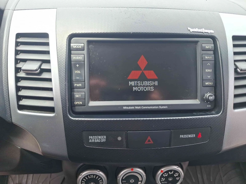 Mitsubishi Outlander 3.0 V6 , снимка 16 - Автомобили и джипове - 48221724