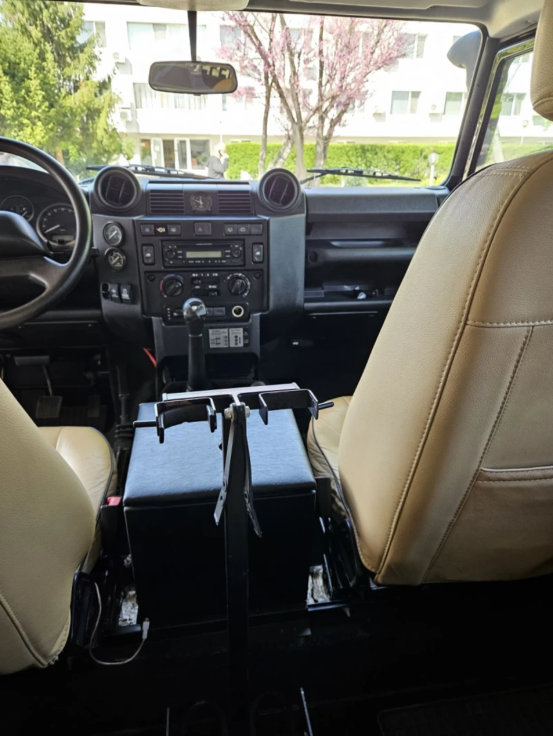 Land Rover Defender, снимка 11 - Автомобили и джипове - 53372343
