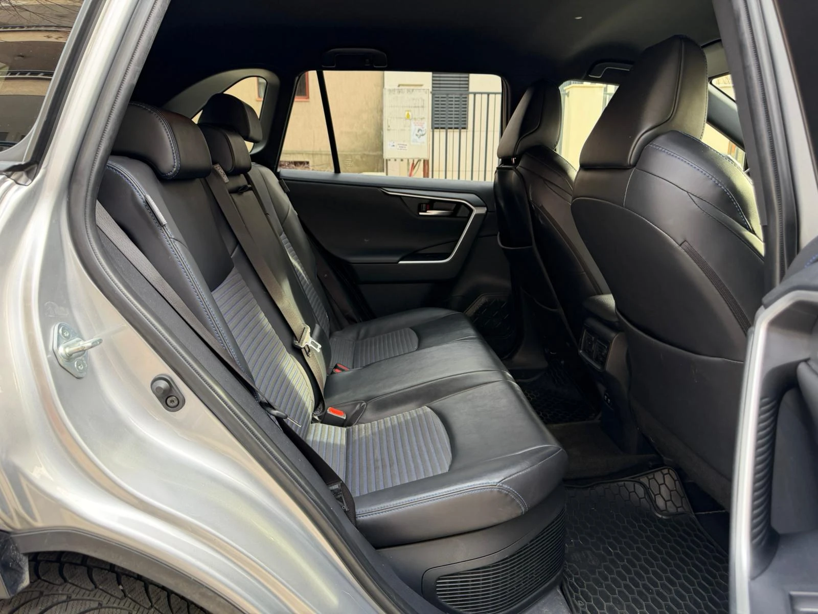 Toyota Rav4 Hybrid AWD, снимка 16 - Автомобили и джипове - 53725555