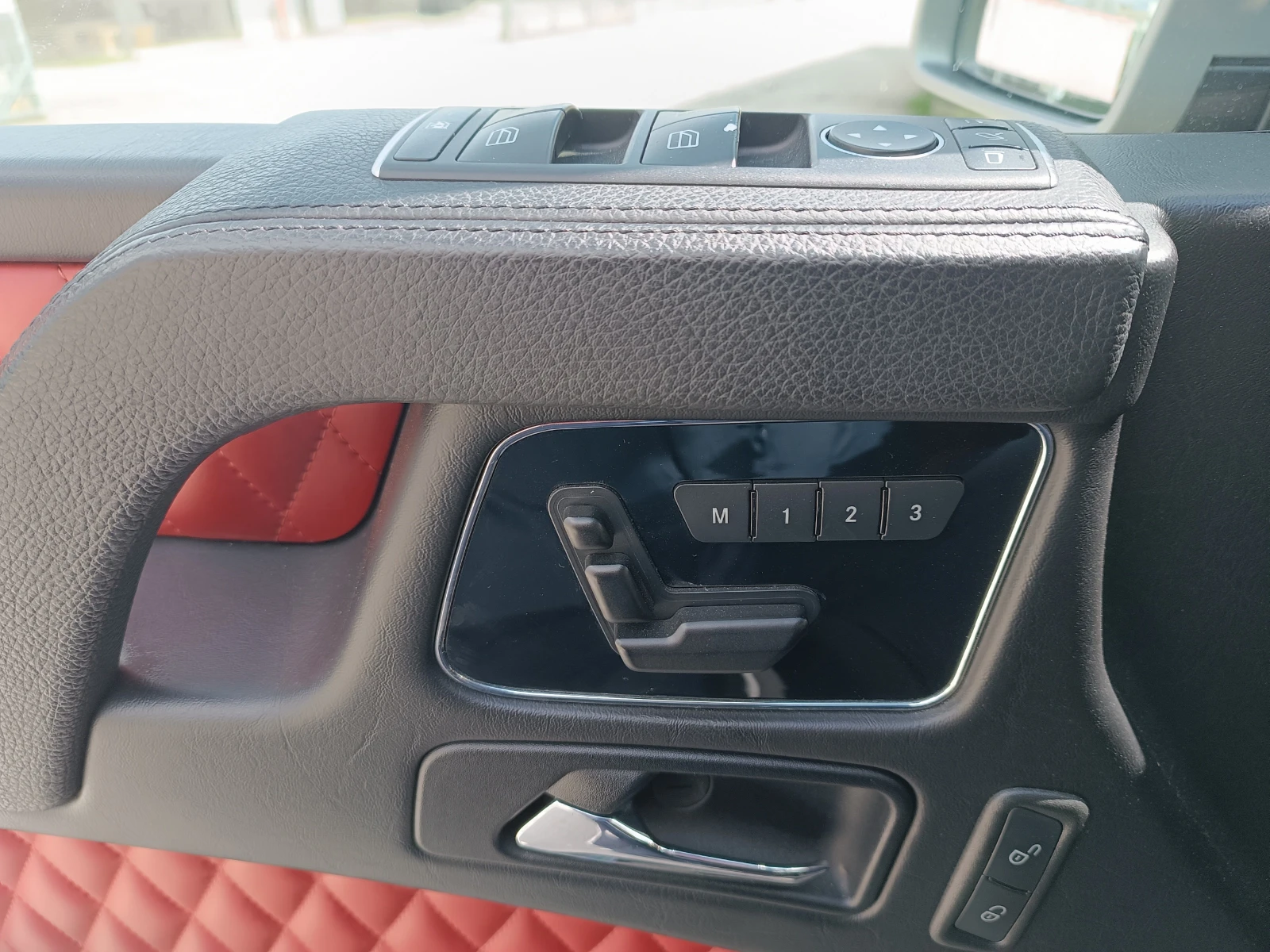 Mercedes-Benz G 63 AMG, снимка 15 - Автомобили и джипове - 54283513