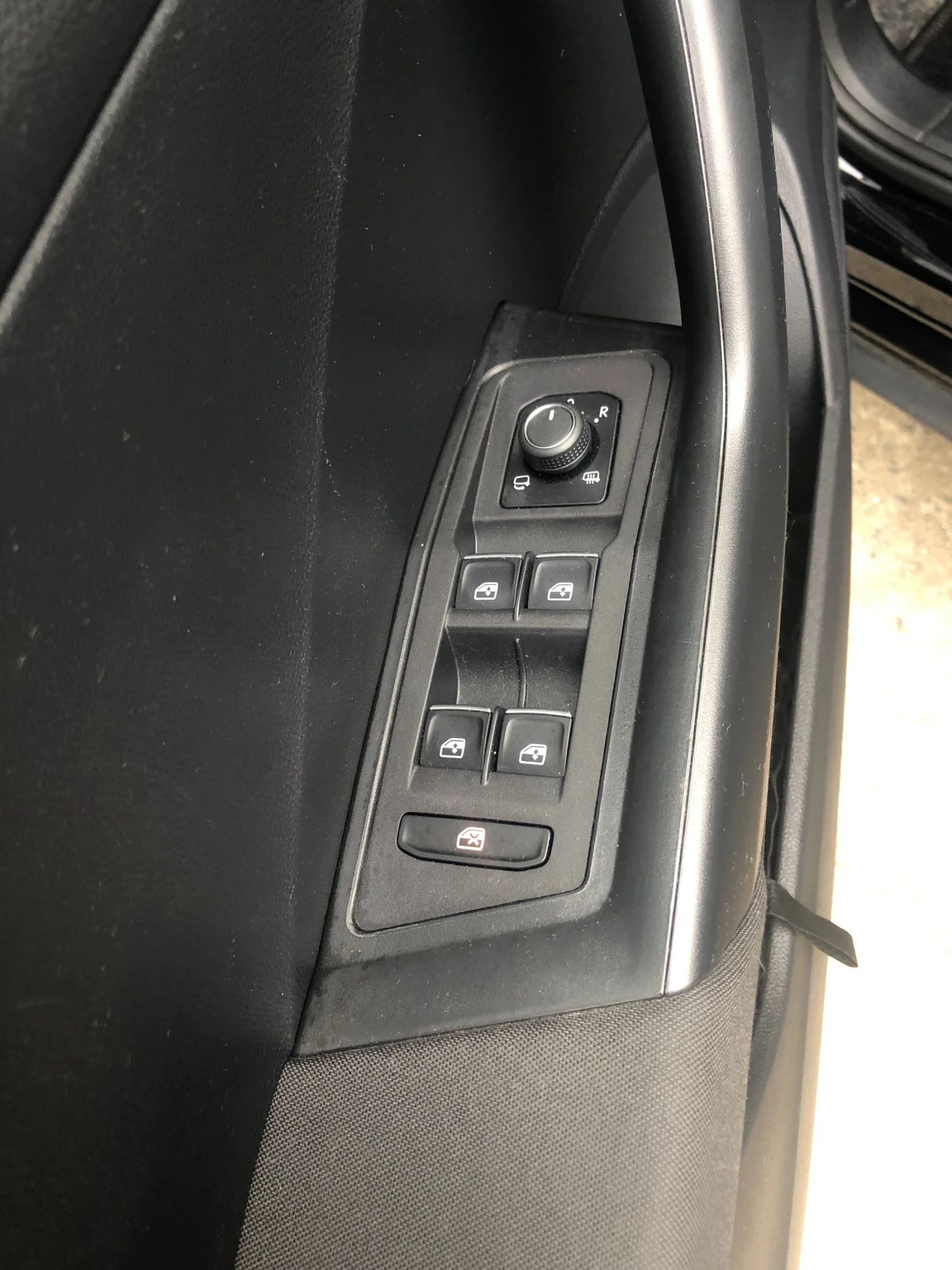 VW T-Roc, снимка 6 - Автомобили и джипове - 54879585
