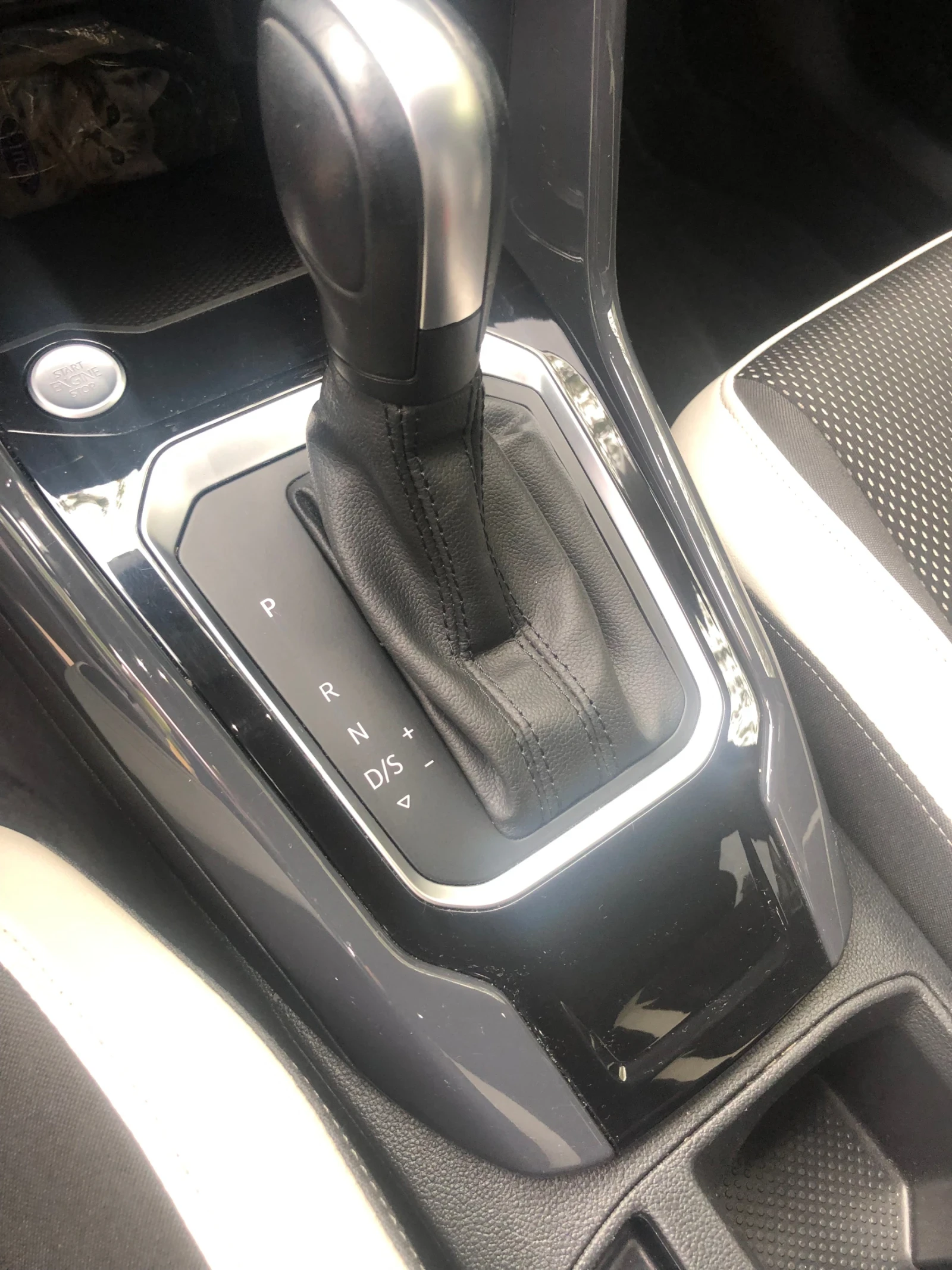 VW T-Roc, снимка 9 - Автомобили и джипове - 54879585