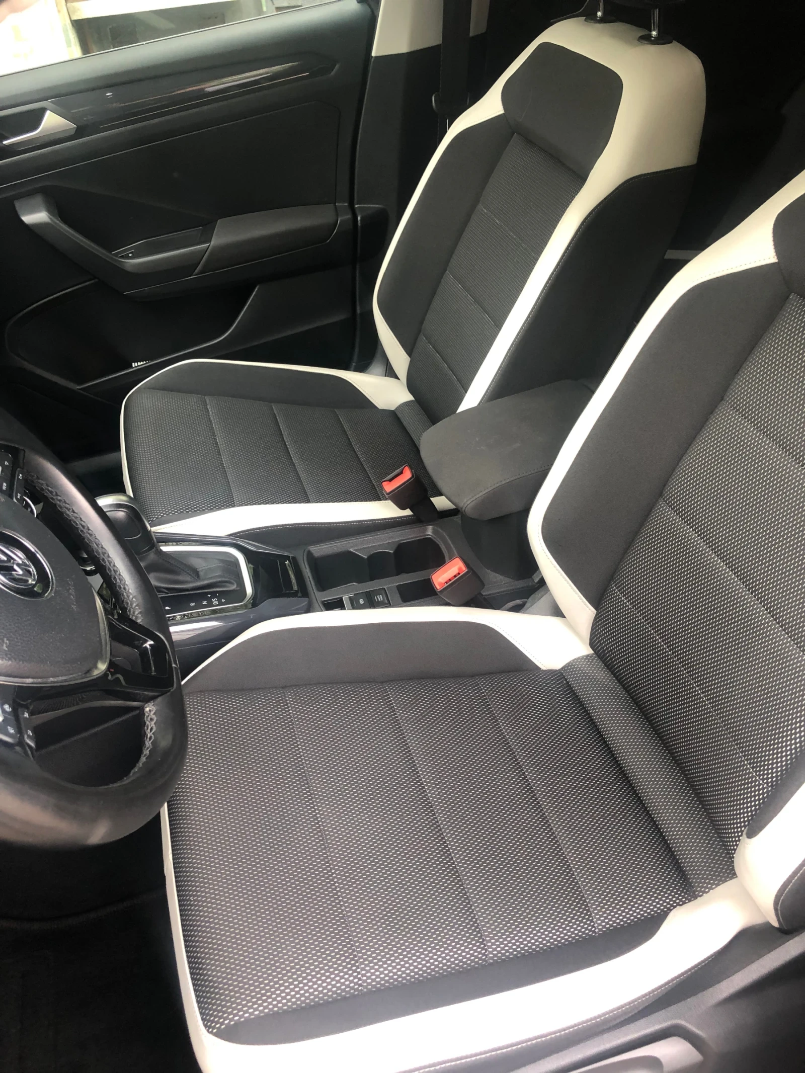 VW T-Roc, снимка 10 - Автомобили и джипове - 54879585