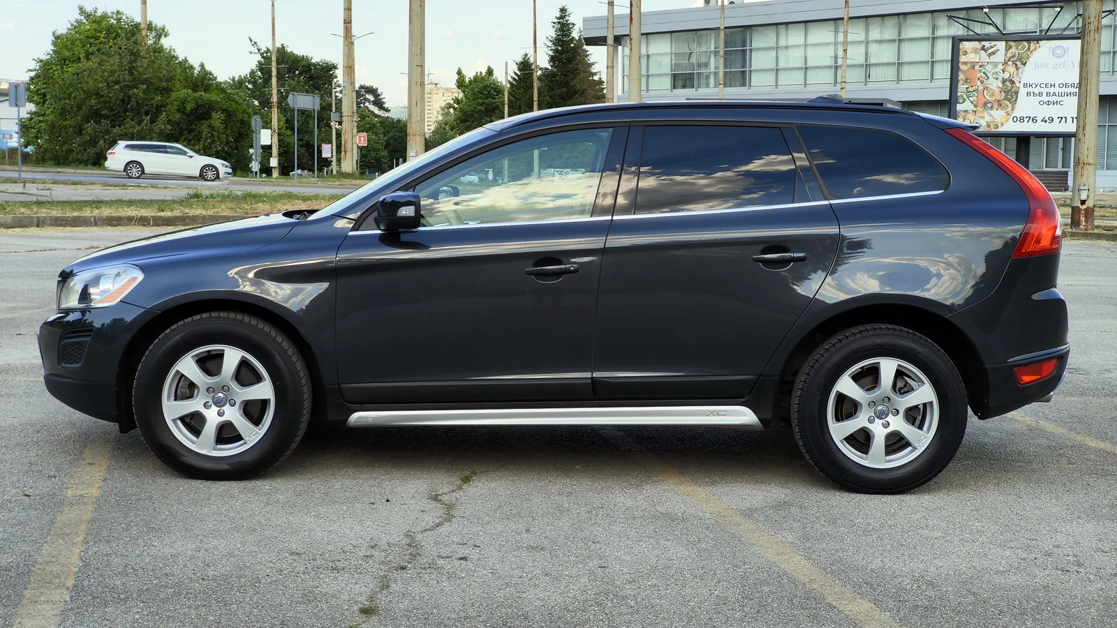 Volvo XC60 2.4 D5 AWD Aut., снимка 2 - Автомобили и джипове - 55085820