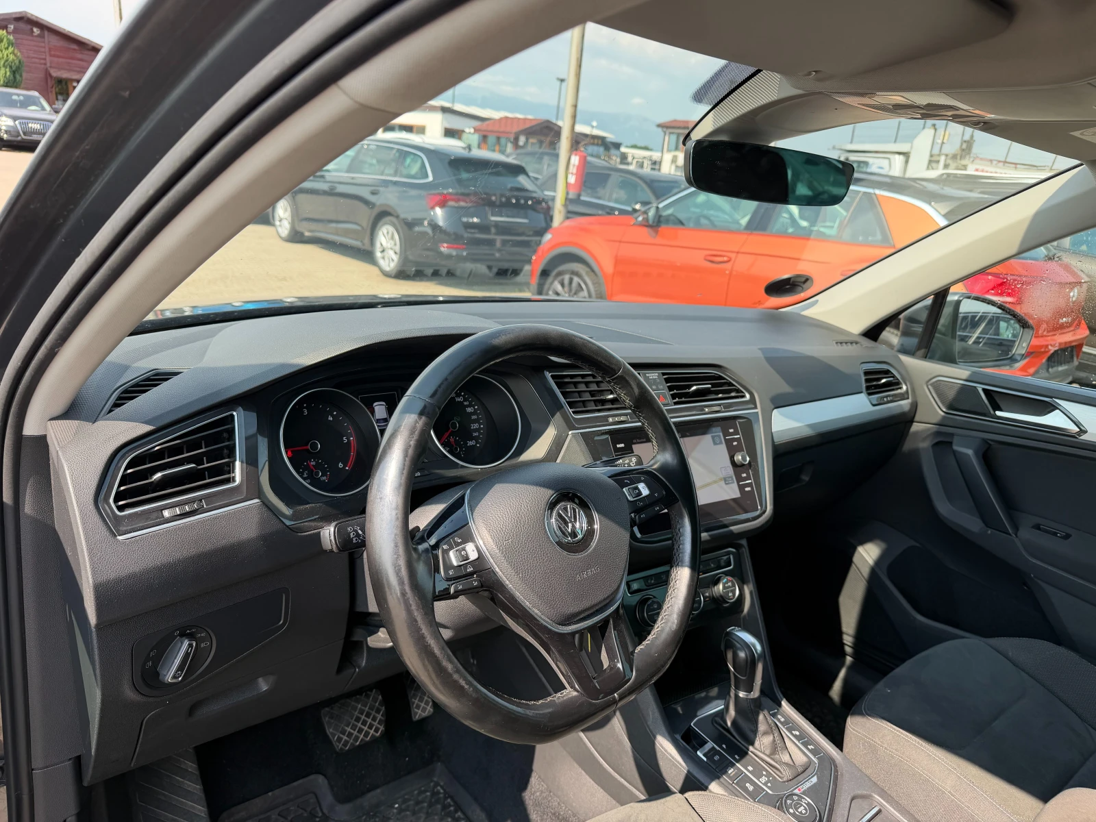 VW Tiguan 2.0TDI 4MOTION AVTOMAT/NAVI/KAMERA EURO 6, снимка 13 - Автомобили и джипове - 55115870