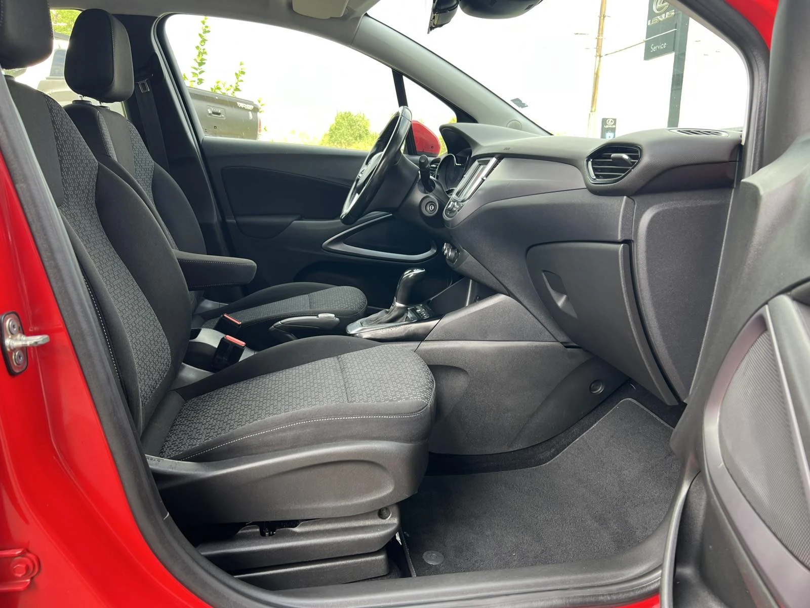Opel Crossland X 1.2P Executive, снимка 5 - Автомобили и джипове - 55665188
