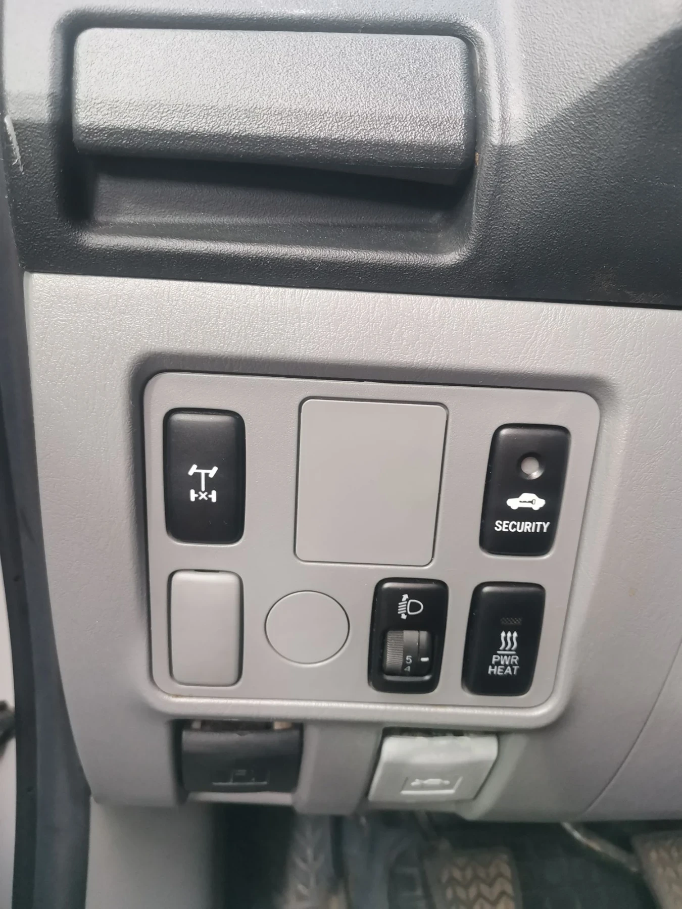 Toyota Hilux 2.5  , снимка 10 - Автомобили и джипове - 56298912