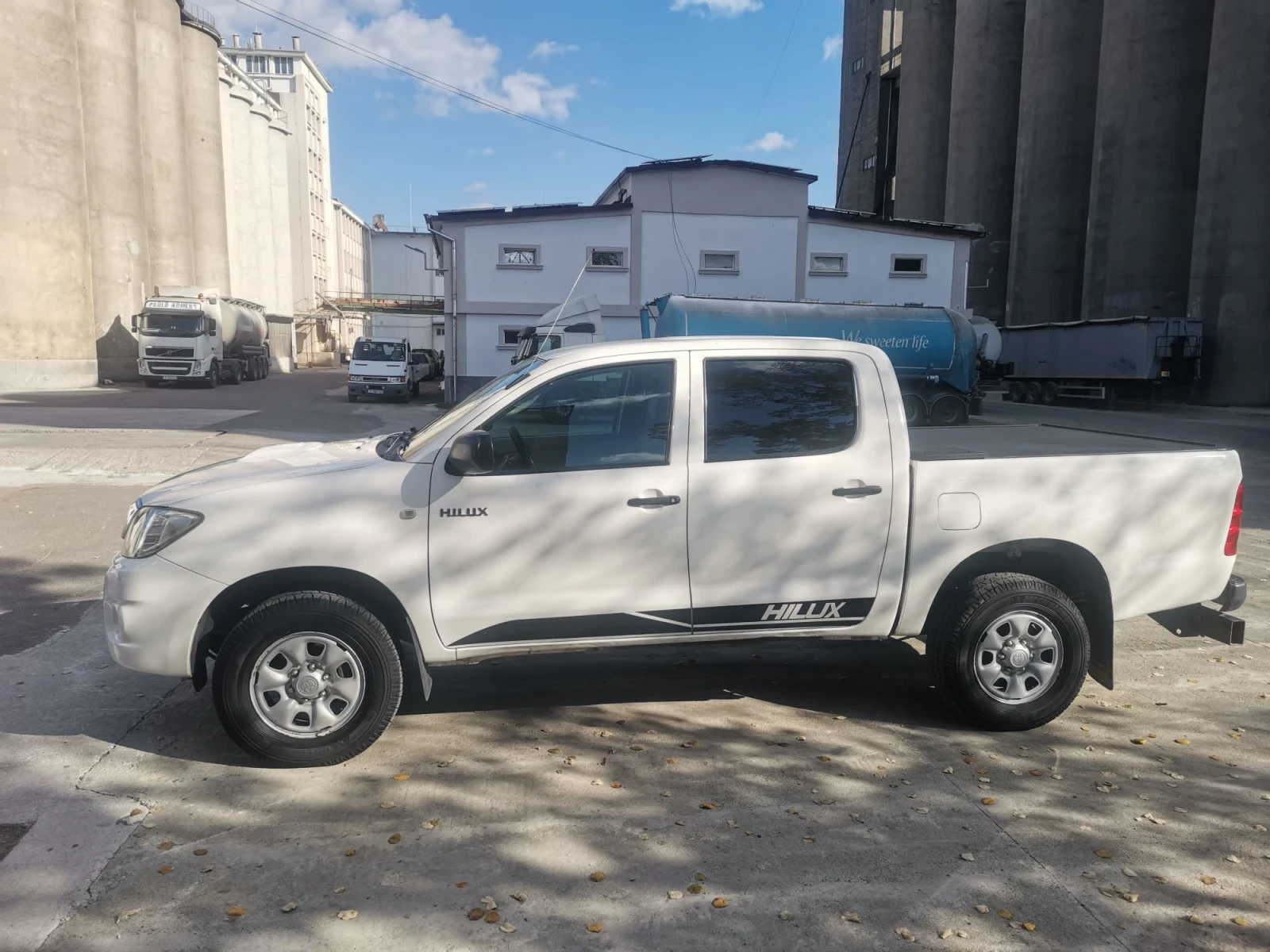 Toyota Hilux 2.5  , снимка 2 - Автомобили и джипове - 56298912