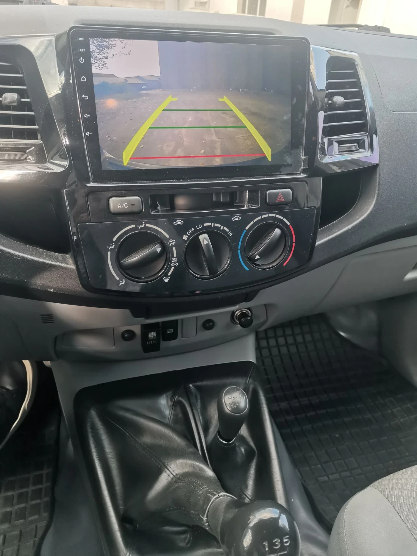Toyota Hilux 2.5  , снимка 9 - Автомобили и джипове - 56298912