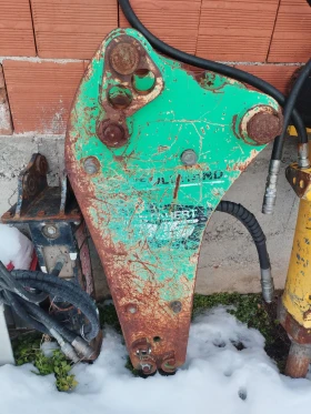 Допълнително оборудване Хидравличен чук ~~montabert~~2бр, снимка 2