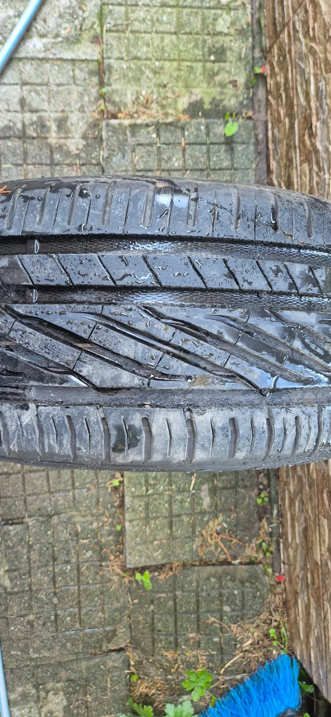 Гуми Летни 235/45R17, снимка 7 - Гуми и джанти - 54430017