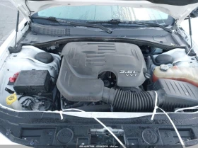 Chrysler 200 3.6L V-6 DOHC, VVT, 300HP Rear Wheel Drive, снимка 10